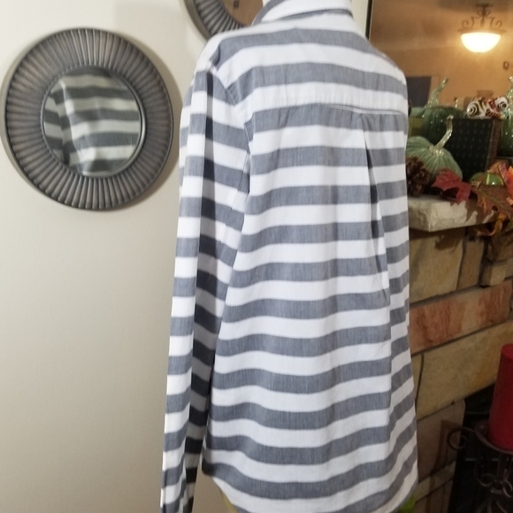 Forever  21 sz med shirt button down with collar - Picture 6 of 8